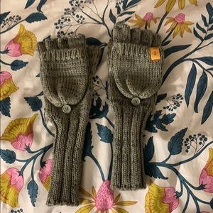 NIKE FINGERLESS ISU GLOVES